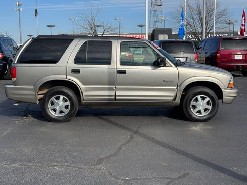Used 2001 Oldsmobile Bravada AWD image 4