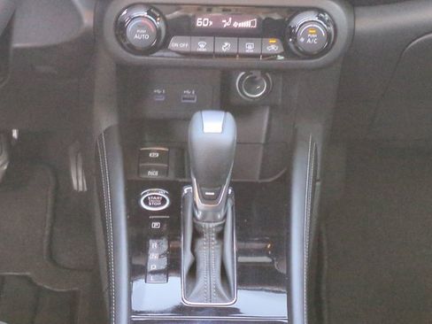 Certified 2021 Nissan Kicks SV image 20