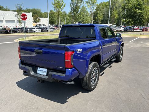 Used 2025 Toyota Tacoma TRD Sport AWD/4WD image 10