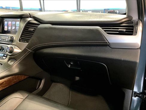 Used 2019 Chevrolet Tahoe LT w/ Luxury Package AWD/4WD image 13