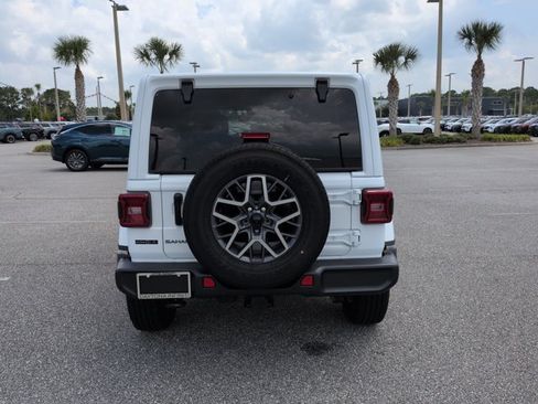 Used 2025 Jeep Wrangler Unlimited Sahara AWD/4WD image 6