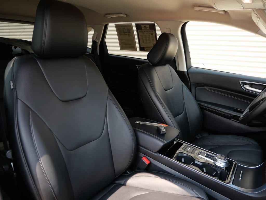 Used 2020 Ford Edge Titanium AWD/4WD image 14