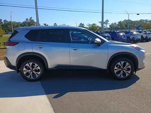 Used 2023 Nissan Rogue SV image 4