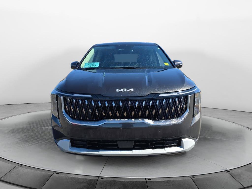 Used 2025 Kia Carnival FWD image 8