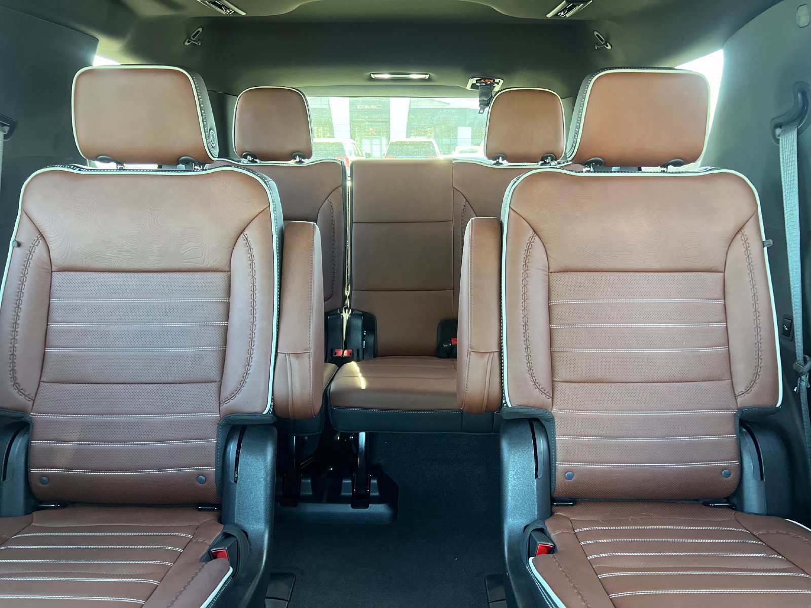 Used 2023 GMC Yukon Denali Ultimate AWD/4WD image 29