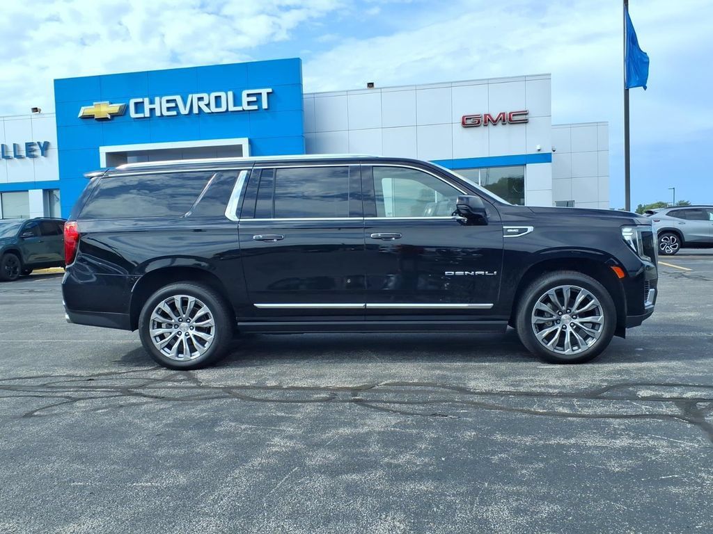 Used 2021 GMC Yukon XL Denali w/ Denali Premium Package AWD/4WD image 21