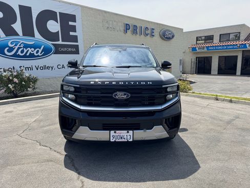 Used 2025 Ford Expedition Platinum AWD/4WD image 4