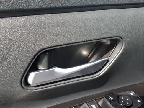 Certified 2025 Nissan Kicks SV AWD/4WD image 16