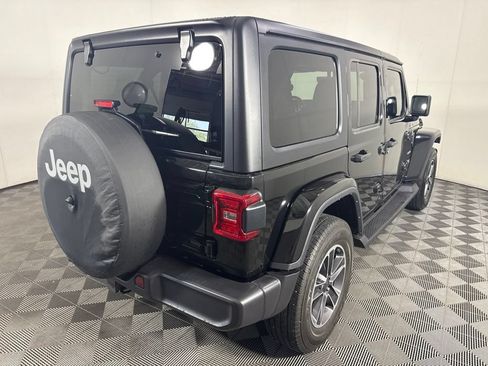 Used 2023 Jeep Wrangler Unlimited Sahara w/ LED Lighting Group AWD/4WD image 10