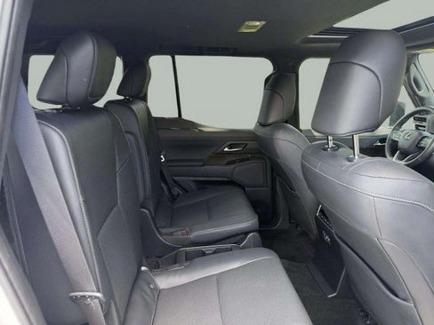 Used 2024 Lexus GX 550 w/ Accessory Package (2T) AWD/4WD image 24