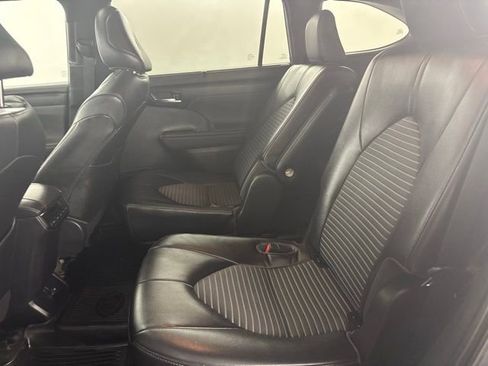 Used 2023 Toyota Highlander XSE FWD image 18
