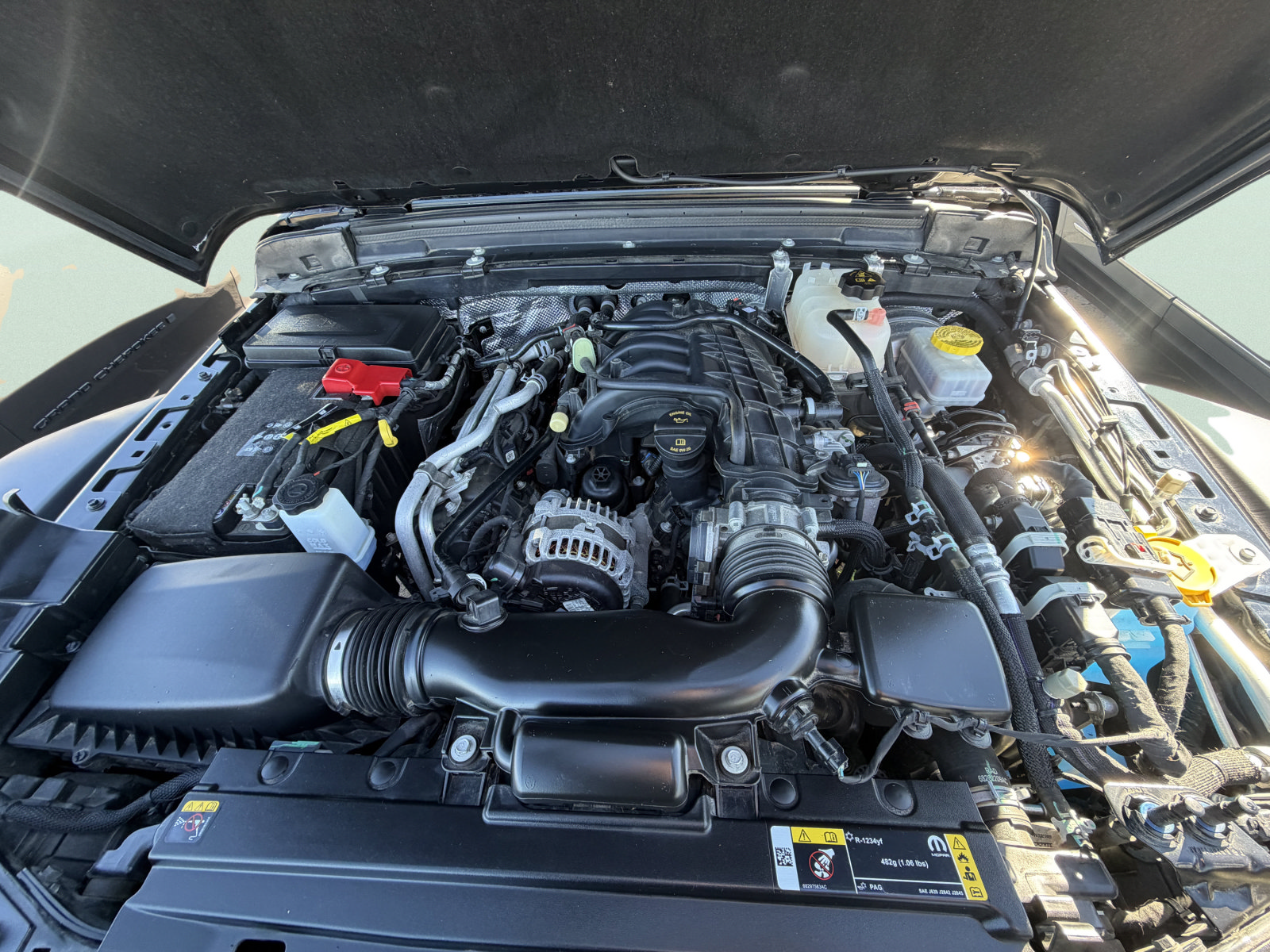 Used 2025 Jeep Wrangler Sport AWD/4WD image 13