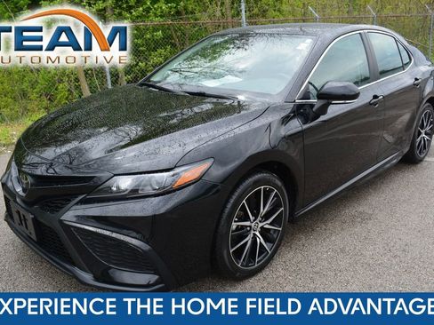 Used 2023 Toyota Camry SE FWD image 1