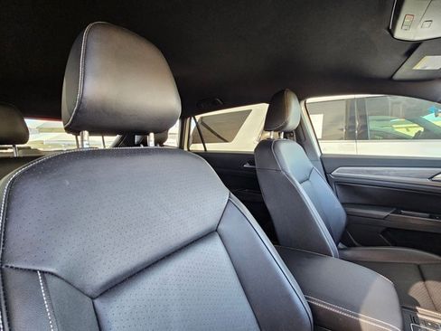 Used 2020 Volkswagen Atlas Cross Sport SE image 22