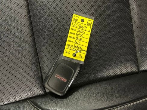 Used 2023 GMC Acadia SLT w/ Elevation Edition image 48