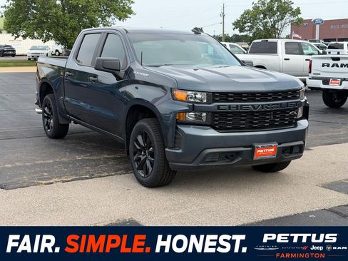 Used 2020 Chevrolet Silverado 1500 Custom w/ Custom Value Package AWD/4WD image 1