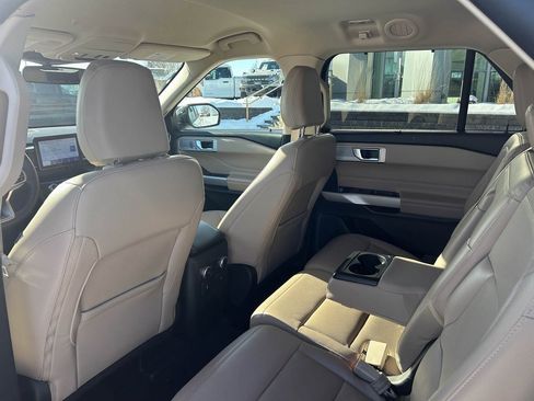 Certified 2024 Ford Explorer Limited image 13