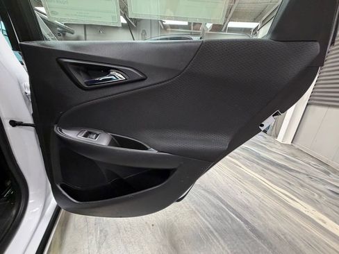 Used 2017 Chevrolet Malibu LT image 39