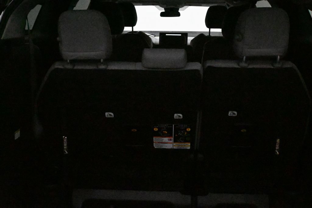Used 2025 Toyota Sienna LE AWD/4WD image 16