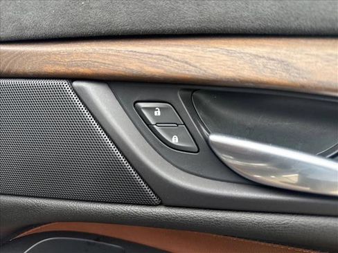 Used 2017 Cadillac Escalade Premium Luxury image 18