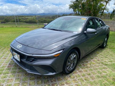Certified 2024 Hyundai Elantra SEL FWD image 3