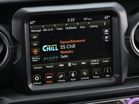 Used 2018 Jeep Wrangler Unlimited Sahara image 32