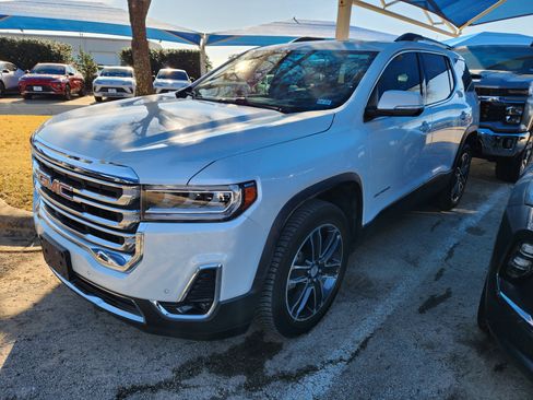 Used 2020 GMC Acadia SLT w/ Driver Alert Package II image 2