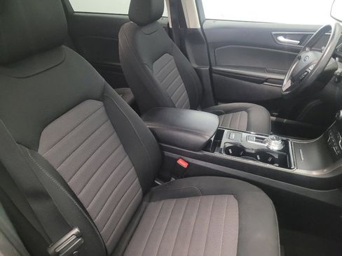 Used 2020 Ford Edge SE image 21