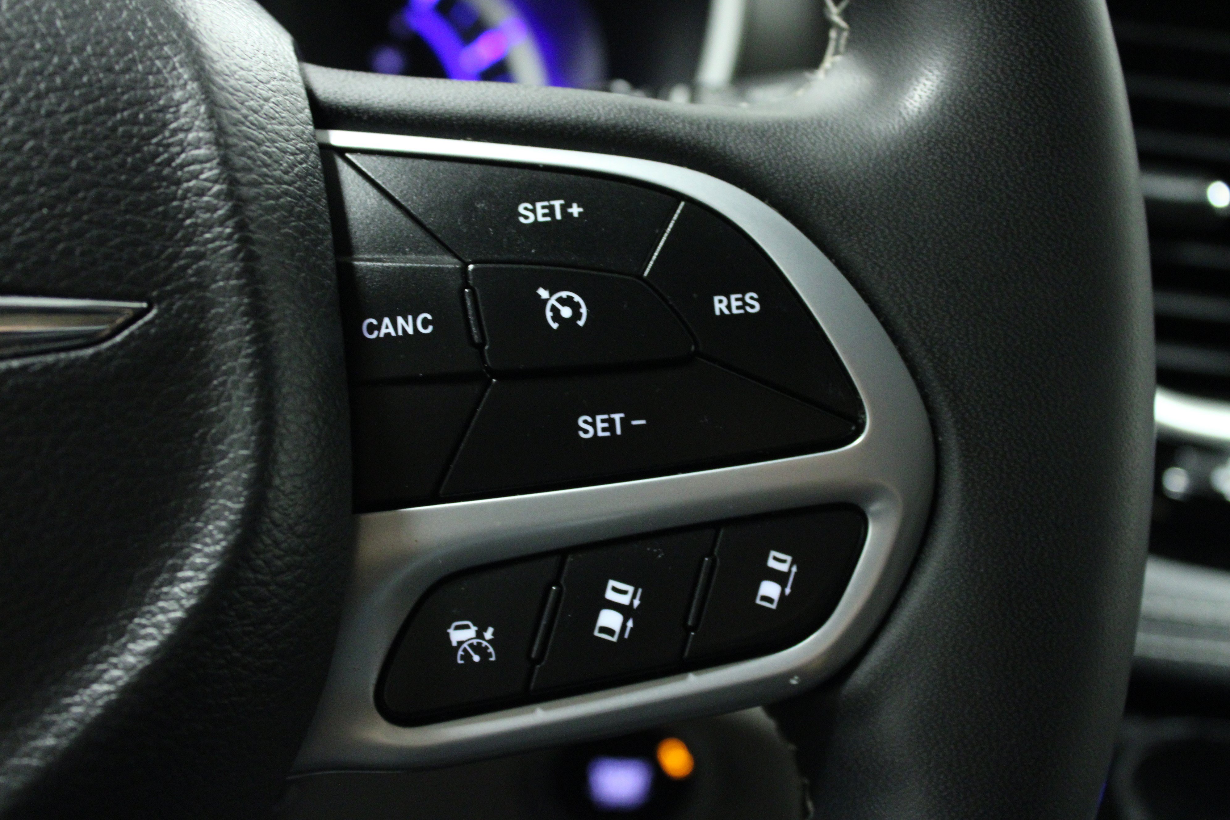 Used 2023 Chrysler Pacifica Touring-L FWD image 22