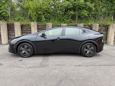 Used 2025 Toyota Prius LE FWD image 8