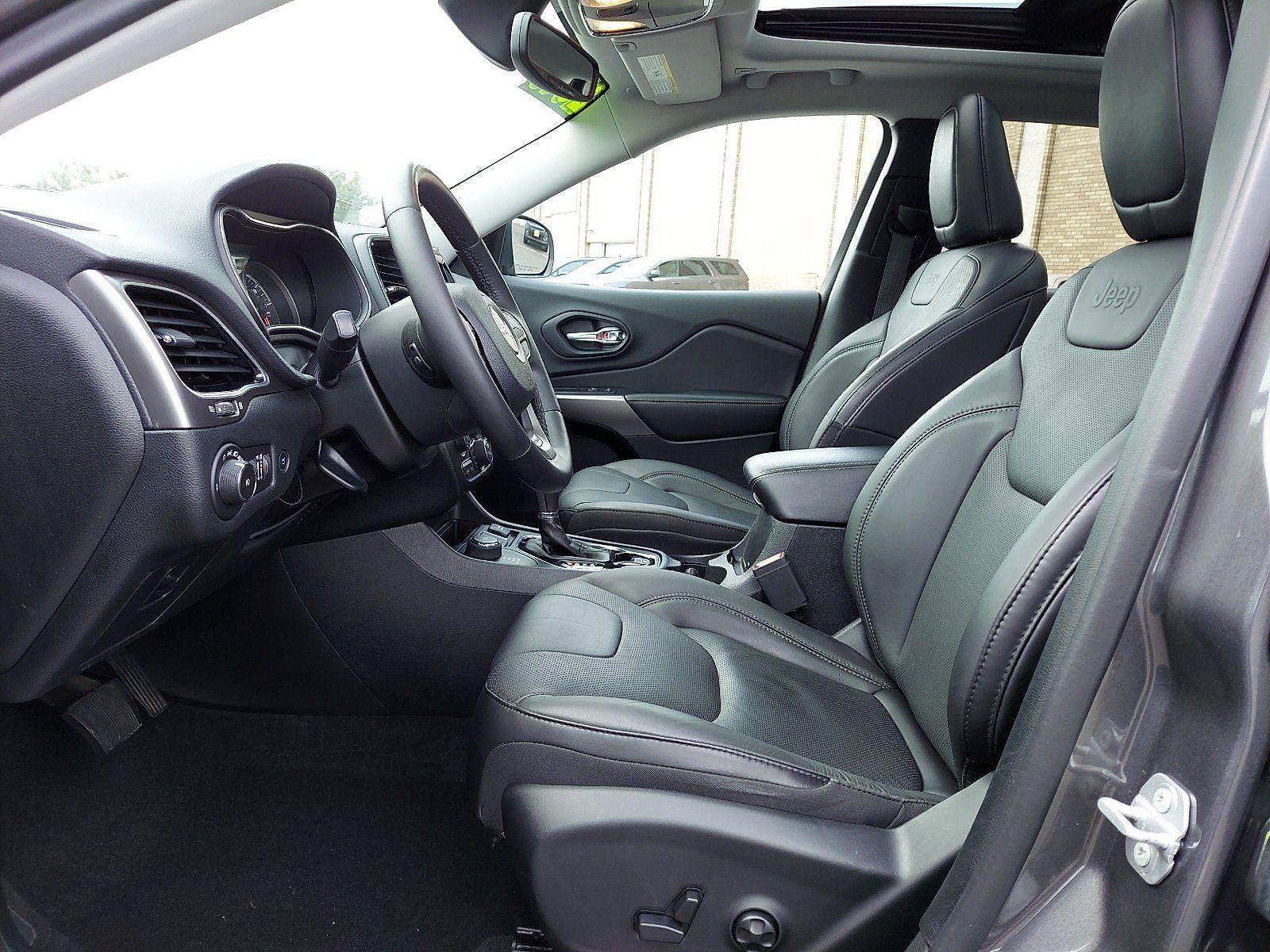 Used 2019 Jeep Cherokee Limited AWD/4WD image 13