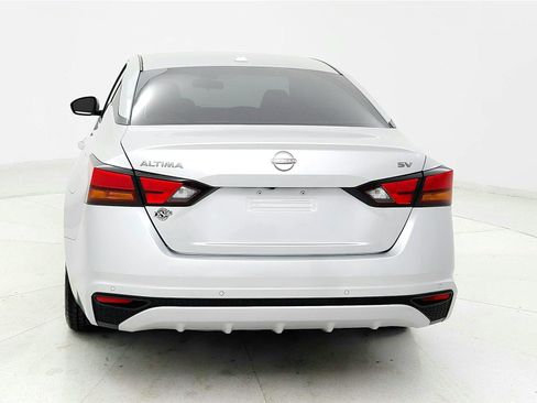Used 2023 Nissan Altima 2.5 SV FWD image 4