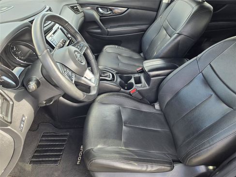Used 2019 Nissan Rogue SL w/ Premium Package FWD image 12