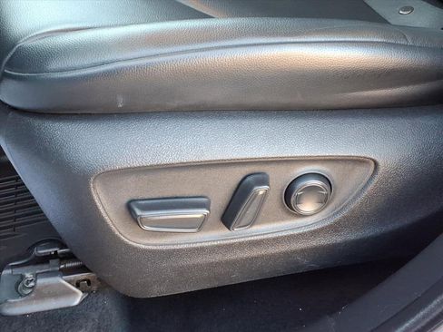 Used 2022 Toyota Highlander XLE image 13