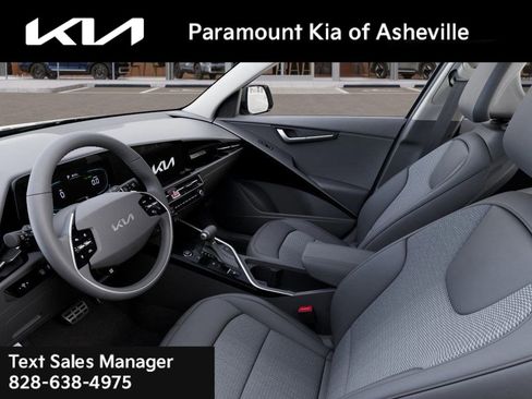 New 2025 Kia Niro EX Touring image 17