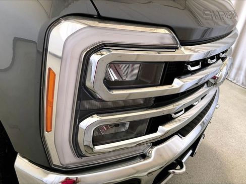 Used 2023 Ford F250 Lariat w/ Chrome Package image 12
