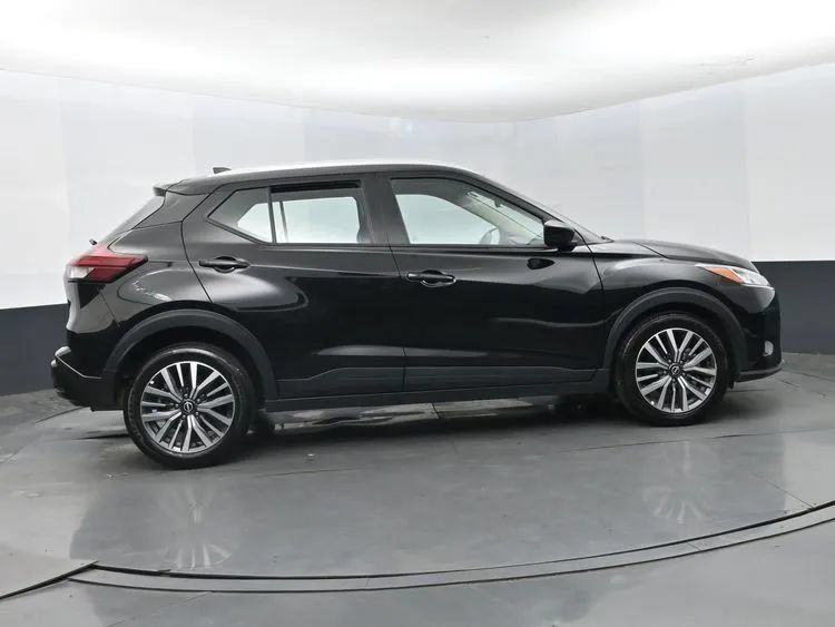 Used 2024 Nissan Kicks SV FWD image 4