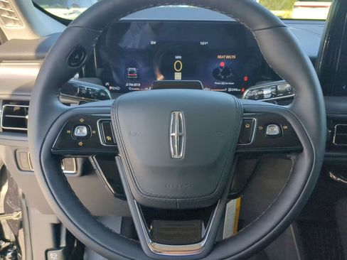 New 2026 Lincoln Aviator Premiere image 13