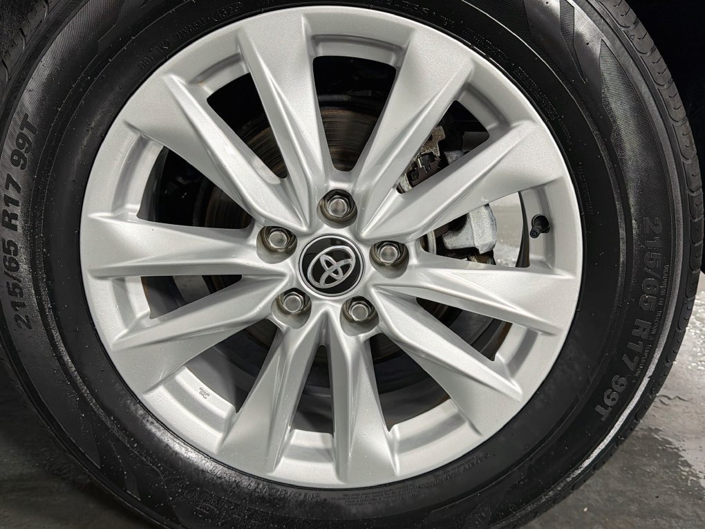 Used 2023 Toyota Corolla Cross LE FWD image 32
