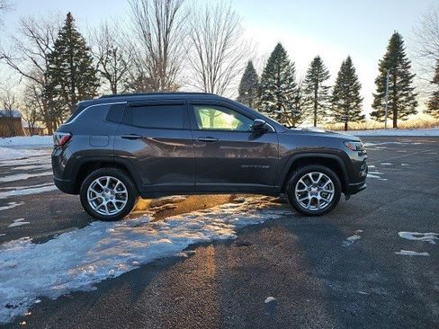 Used 2023 Jeep Compass Latitude image 7
