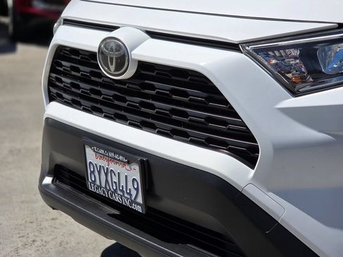 Used 2019 Toyota RAV4 XLE FWD image 7