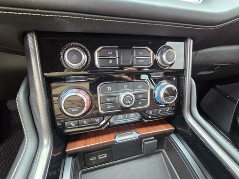 Used 2023 GMC Yukon Denali Ultimate image 14