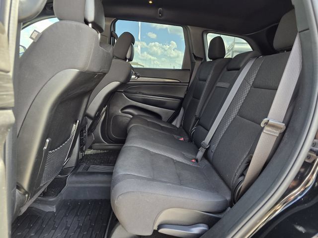 Used 2021 Jeep Grand Cherokee Laredo w/ Security & Convenience Group AWD/4WD image 17