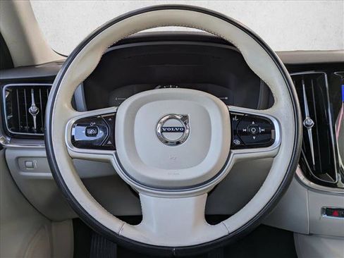 Used 2019 Volvo S60 T5 Momentum image 10