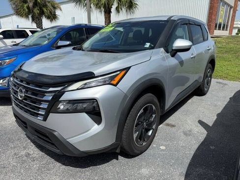 Used 2025 Nissan Rogue SV AWD/4WD image 3