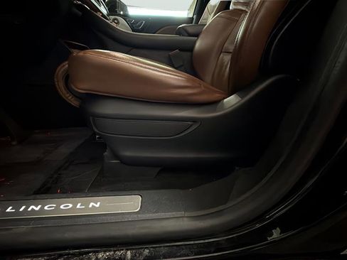 Used 2021 Lincoln Aviator Reserve w/ Equipment Group 210A image 21