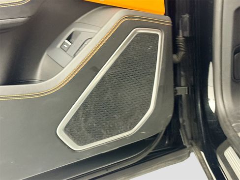 Used 2020 Lamborghini Urus image 19