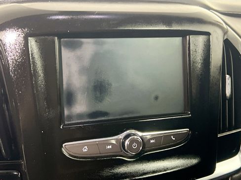 Used 2021 Chevrolet Traverse LS FWD image 28