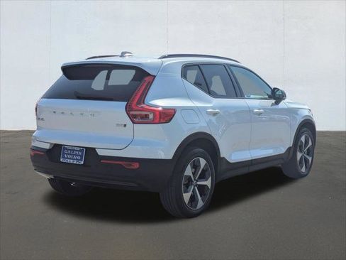 Used 2026 Volvo XC40 B5 Plus w/ Protection Package Premier AWD/4WD image 5