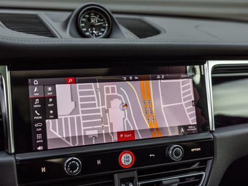Certified 2023 Porsche Macan S AWD/4WD image 20